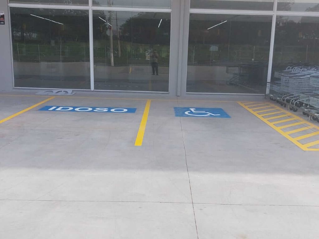 pintura de estacionamento; demarcação de estacionamento;