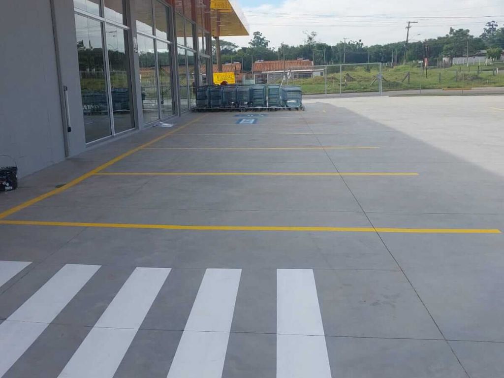 pintura de estacionamento; demarcação de estacionamento;