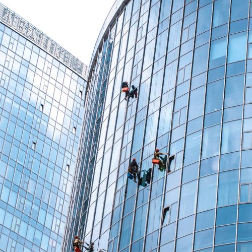 workers-washing-windows-office-building (1)